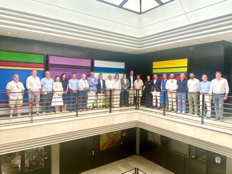 Calvià y el consulado británico quieren «erradicar» la palabra ‘balconing’
